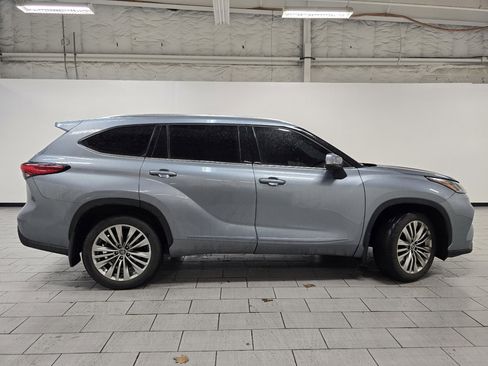 Used 2023 Toyota Highlander Platinum image 21