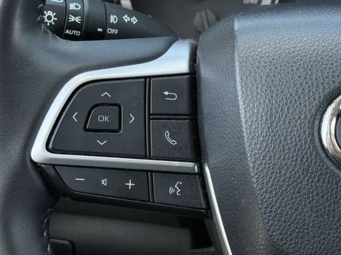 Used 2023 Toyota Highlander XLE FWD image 15