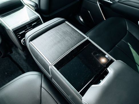 Used 2024 Land Rover Range Rover Long Wheelbase Autobiography image 40