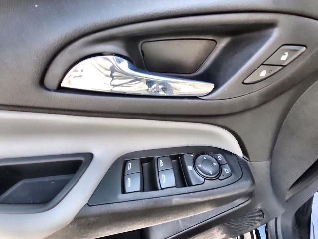 Used 2020 Chevrolet Equinox LS FWD image 20