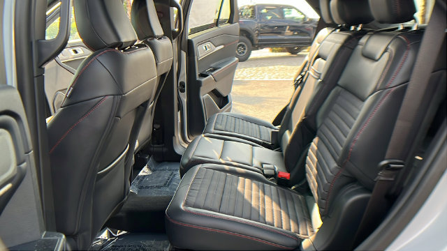 New 2026 Ford Explorer ST-Line w/ ST-Line Street Pack AWD/4WD image 18