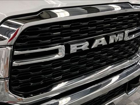 Used 2024 RAM 2500 Big Horn AWD/4WD image 32