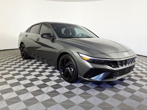 Certified 2026 Hyundai Elantra SEL Sport Premium FWD image 3