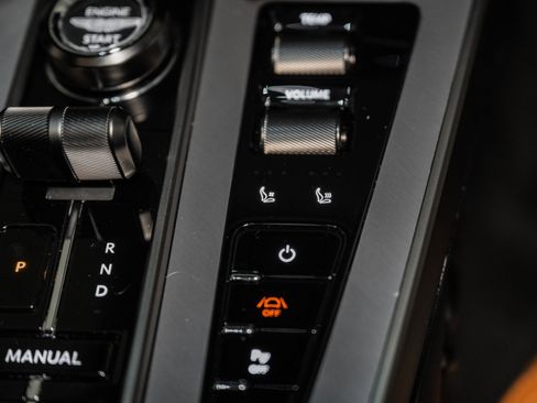 Used 2025 Aston Martin Vanquish Coupe image 30