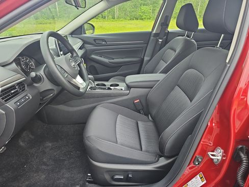 New 2026 Nissan Altima 2.5 SV FWD image 4
