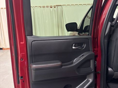Used 2025 Nissan Frontier PRO-4X w/ Pro Convenience Package image 25