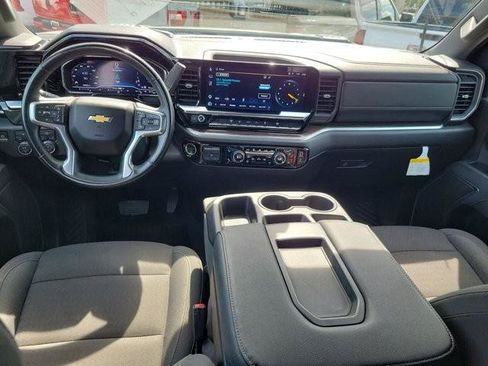 Used 2025 Chevrolet Silverado 2500 LT w/ Convenience Package AWD/4WD image 16