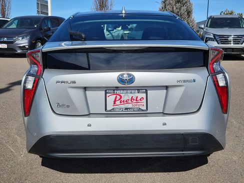Used 2018 Toyota Prius Three image 12