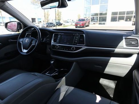 Used 2018 Toyota Highlander Limited Platinum image 50
