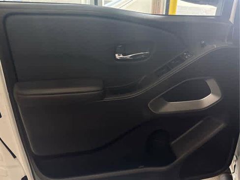 Used 2022 Nissan Frontier SV image 13