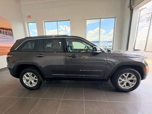 Used 2023 Jeep Grand Cherokee Limited RWD image 8
