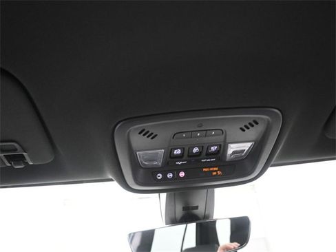 Used 2023 Chevrolet Traverse LT w/ LT Premium Package image 12