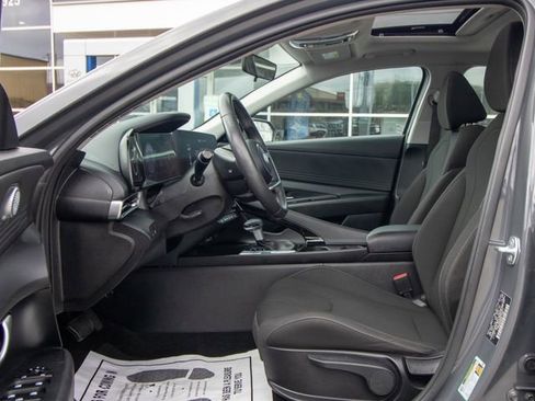 Certified 2025 Hyundai Elantra SEL image 6