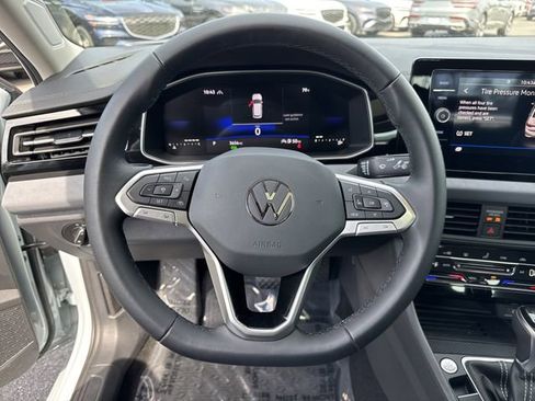 Used 2025 Volkswagen Jetta SE FWD image 24