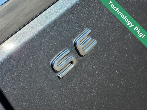 Used 2025 Volkswagen Atlas SE image 13