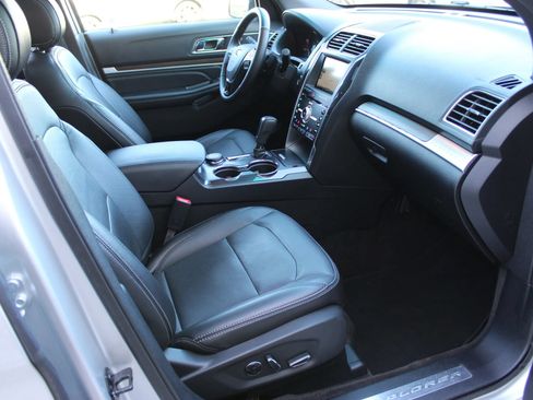 Used 2016 Ford Explorer Limited w/ Equipment Group 301A AWD/4WD image 31