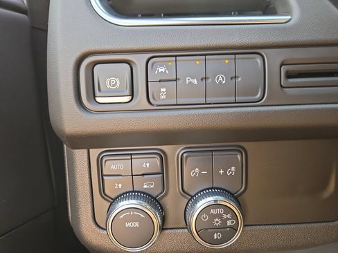 Used 2024 GMC Yukon SLT AWD/4WD image 21