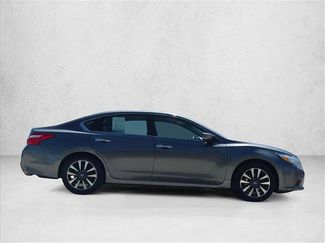 Used 2017 Nissan Altima 2.5 SV FWD video 3