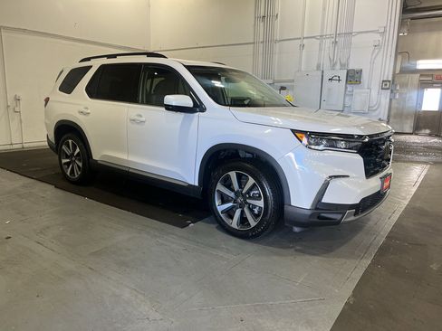 Certified 2025 Honda Pilot Elite image 1