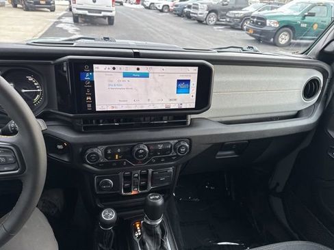 Used 2024 Jeep Wrangler Unlimited w/ Convenience Group image 24