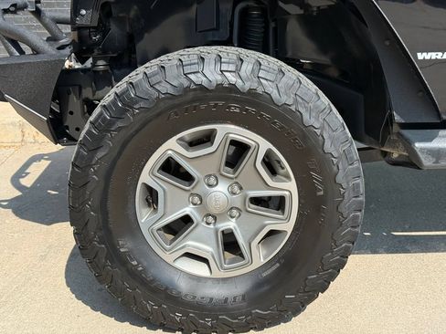 Used 2016 Jeep Wrangler Rubicon w/ Power Convenience Group AWD/4WD image 59