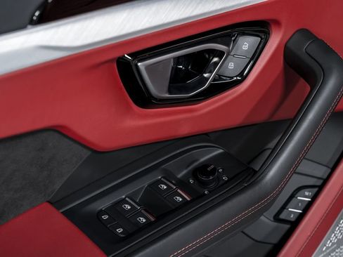 Used 2022 Lamborghini Urus AWD/4WD image 10