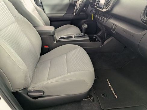 Used 2022 Toyota Tacoma SR AWD/4WD image 29