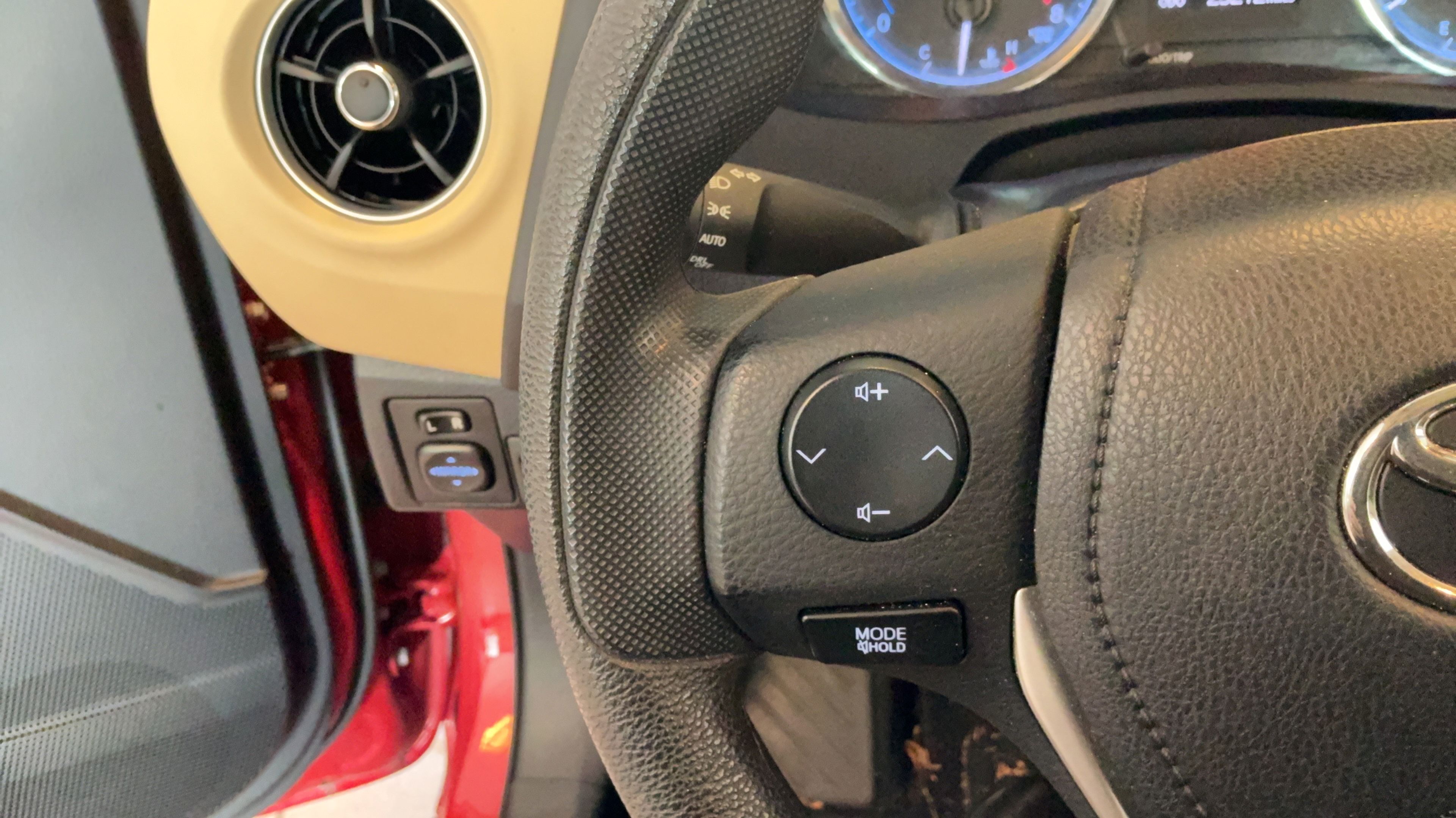 Used 2019 Toyota Corolla LE FWD image 16