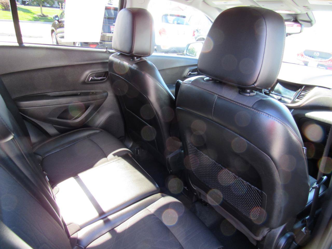 Used 2019 Chevrolet Trax LT w/ LT Convenience Package FWD image 30