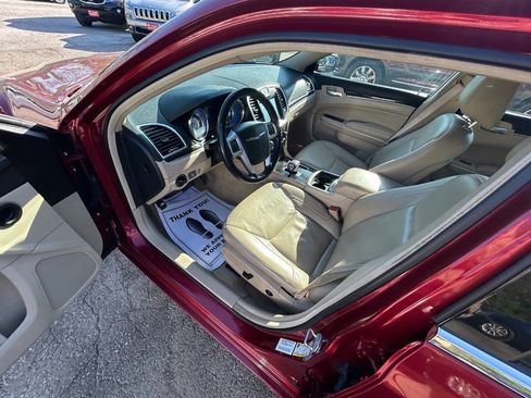Used 2014 Chrysler 300 image 6