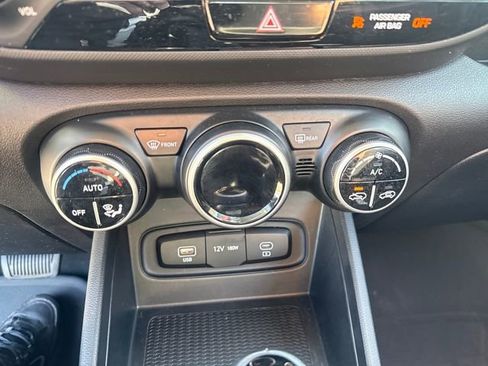 Used 2024 Hyundai Venue SEL image 15