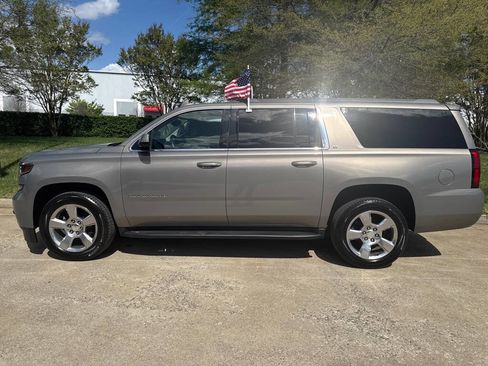 Used 2019 Chevrolet Suburban LT image 5