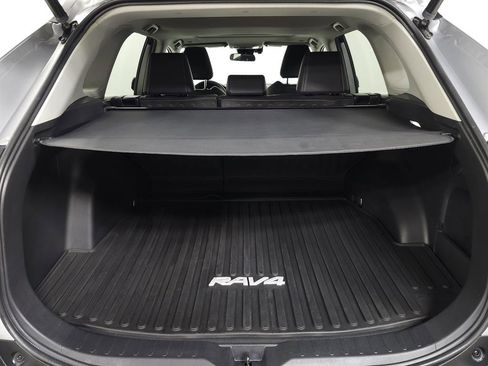 Used 2023 Toyota RAV4 XLE Premium image 9