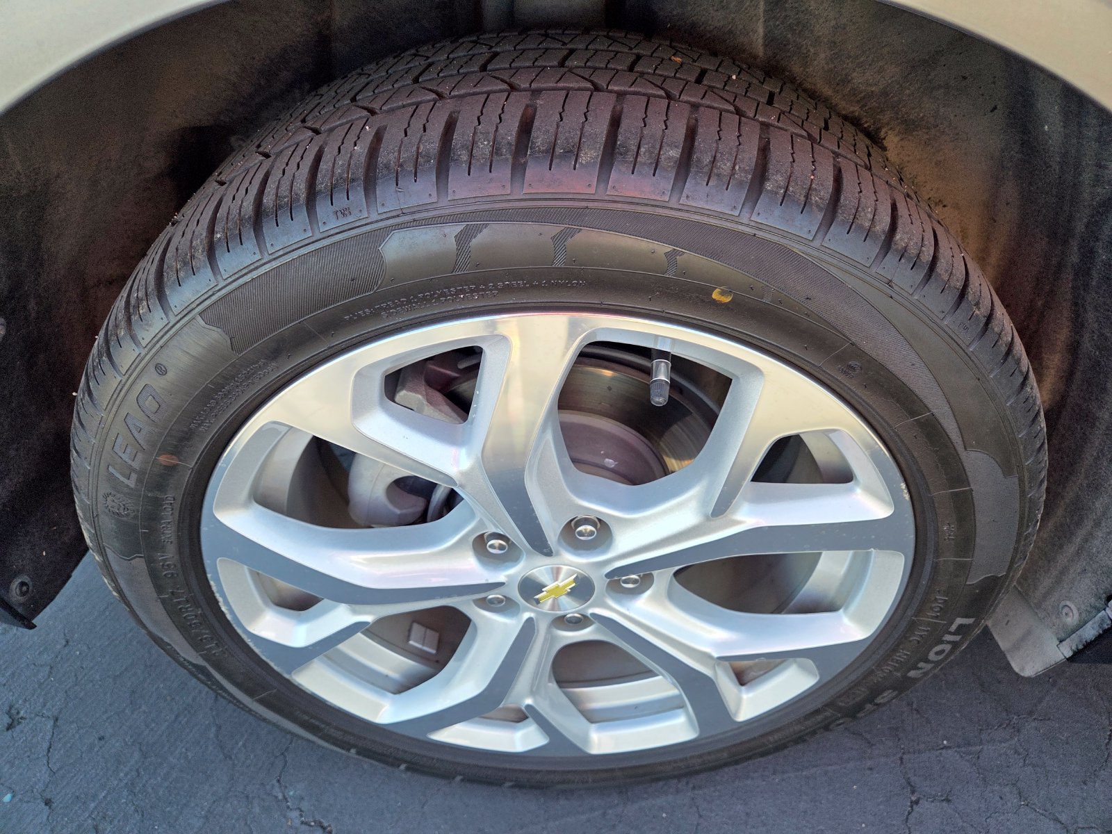 Used 2017 Chevrolet Volt Premier w/ Driver Confidence II Package FWD image 4