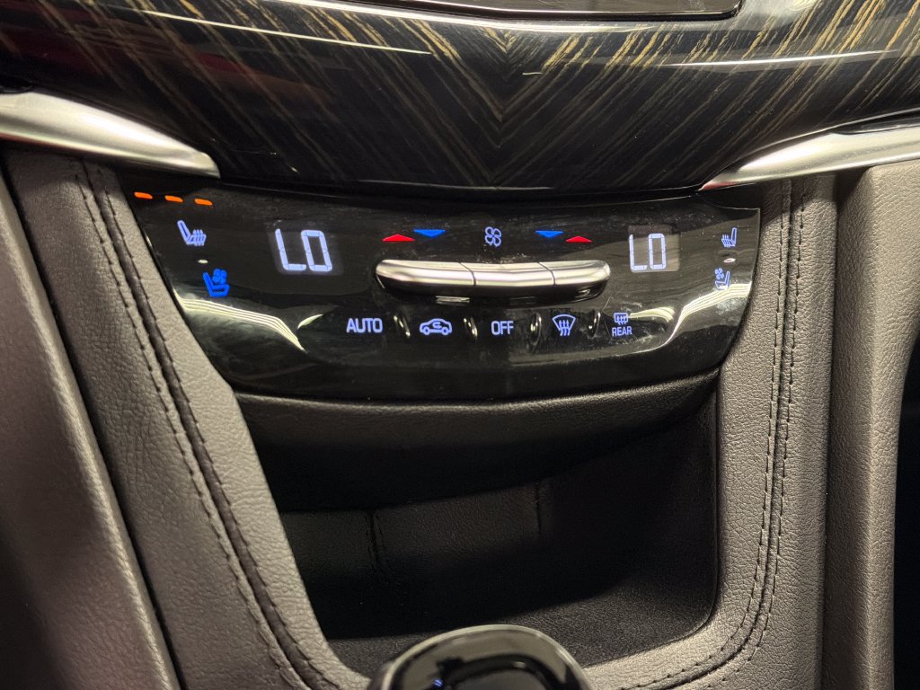 Used 2023 Cadillac XT6 Premium Luxury FWD image 37