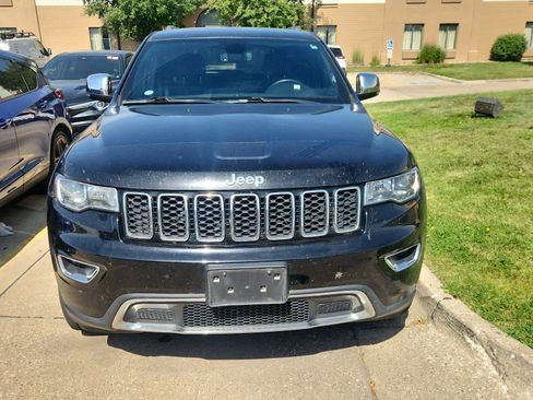 Used 2018 Jeep Grand Cherokee Limited AWD/4WD image 2