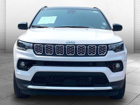 Used 2025 Jeep Compass Limited AWD/4WD image 2