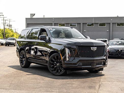 Used 2026 Cadillac Escalade Platinum Sport w/ LPO, ONYX Package AWD/4WD image 5
