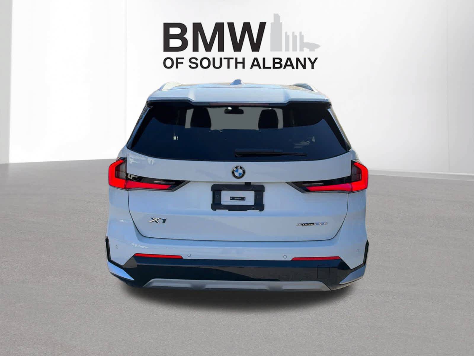 Used 2023 BMW X1 xDrive28i w/ Convenience Package AWD/4WD image 4