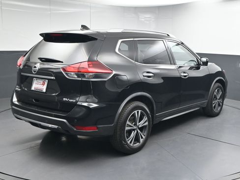 Used 2019 Nissan Rogue SV w/ Sun & Sound Touring Package image 8