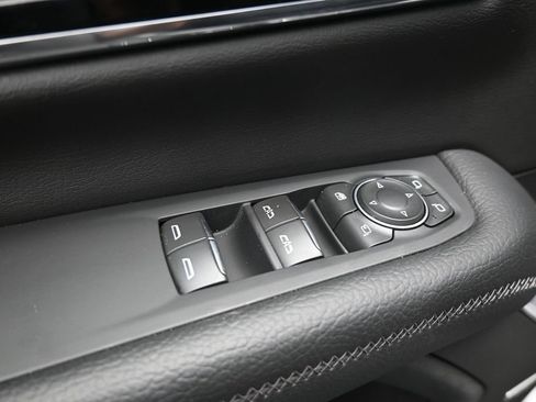 Used 2025 GMC Yukon XL Denali AWD/4WD image 11