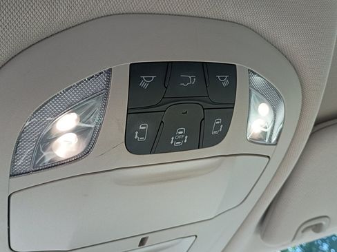Used 2020 Chrysler Pacifica Touring-L w/ Tire & Wheel Group FWD image 23