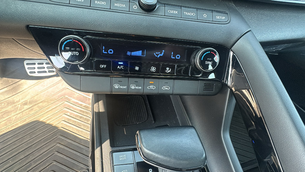 Used 2025 Hyundai Elantra SEL FWD image 22