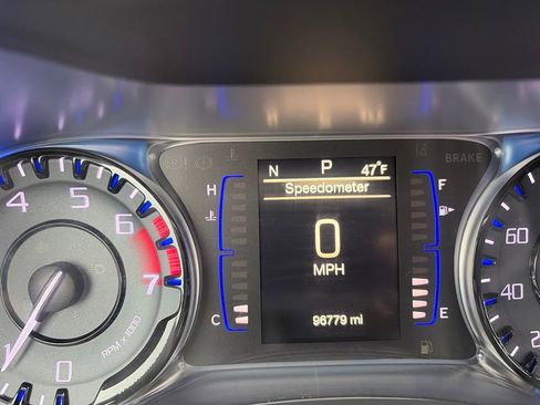 Used 2016 Chrysler 200 S FWD image 19
