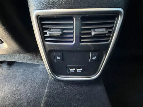 Used 2019 Chrysler 300 Limited image 19