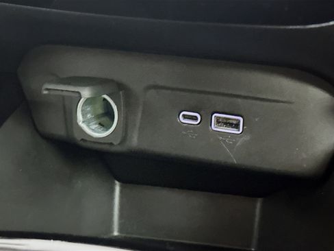 Used 2025 Chevrolet Trax LT w/ LT Convenience Package image 25