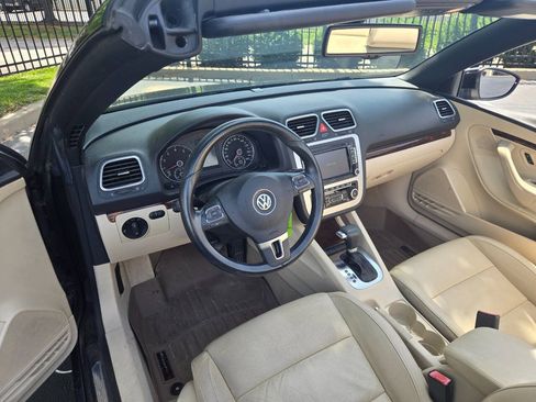 Used 2010 Volkswagen Eos Lux FWD image 16