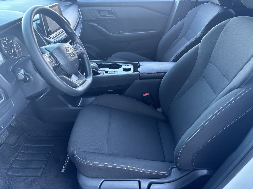 Used 2025 Nissan Rogue S AWD/4WD image 13