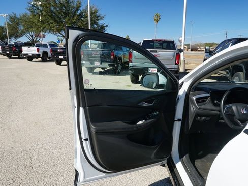 Used 2024 Buick Encore GX Sport Touring image 14