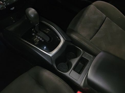 Used 2016 Nissan Rogue SV image 26